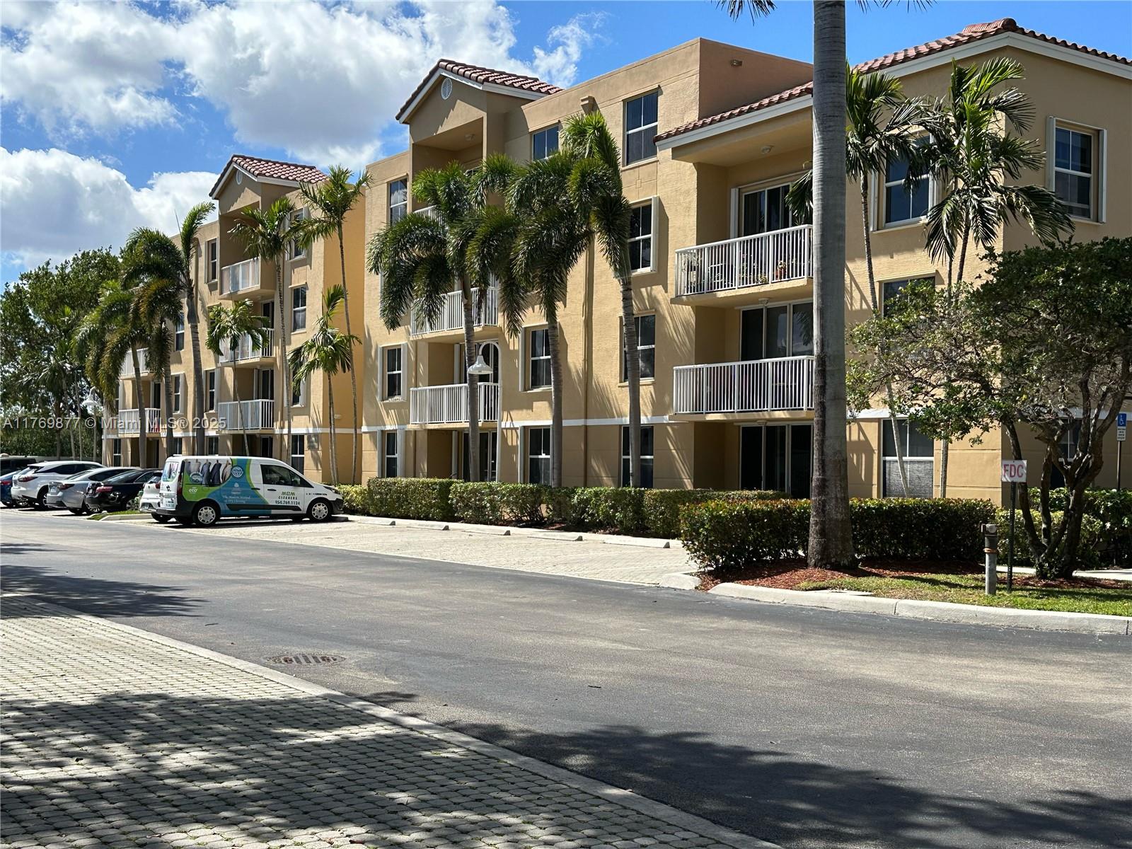 Photo 1 of 609 E Sheridan St 105, Dania Beach, Florida, $2,280, Web #: 11769877