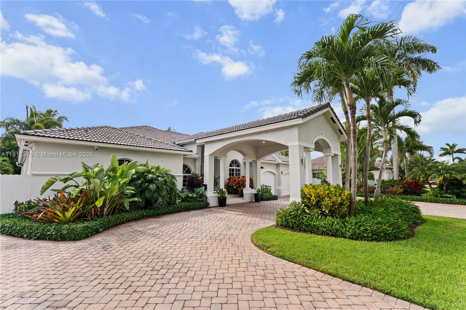 VALENCIA ACRES - Residential Lease