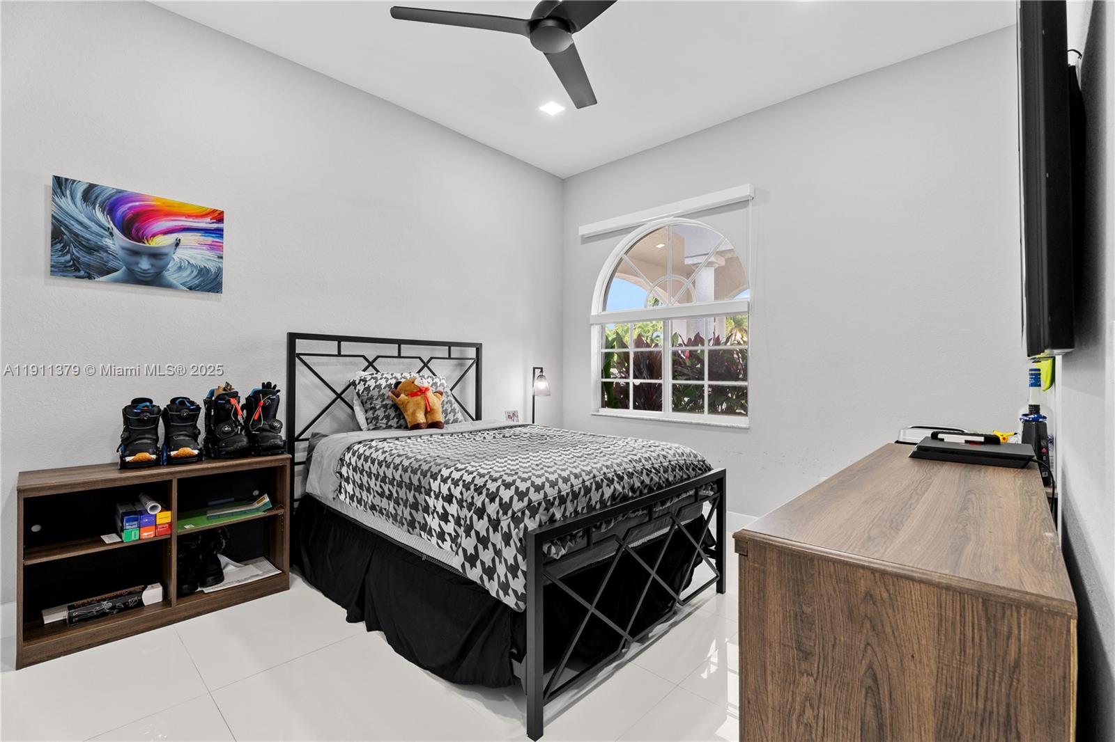 VALENCIA ACRES - Residential Lease