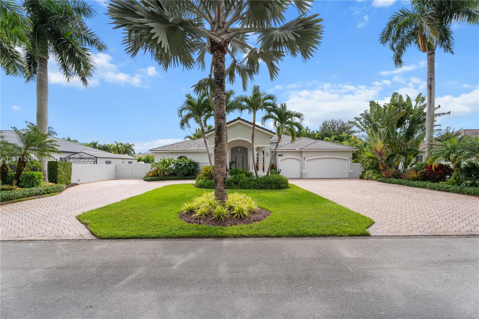 VALENCIA ACRES - Residential Lease