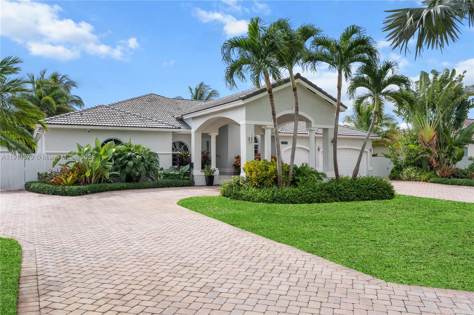 VALENCIA ACRES - Residential Lease