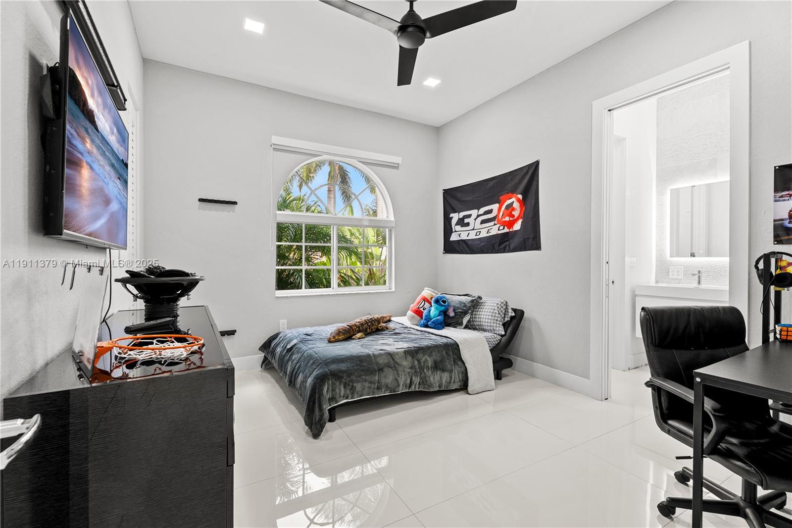 VALENCIA ACRES - Residential Lease