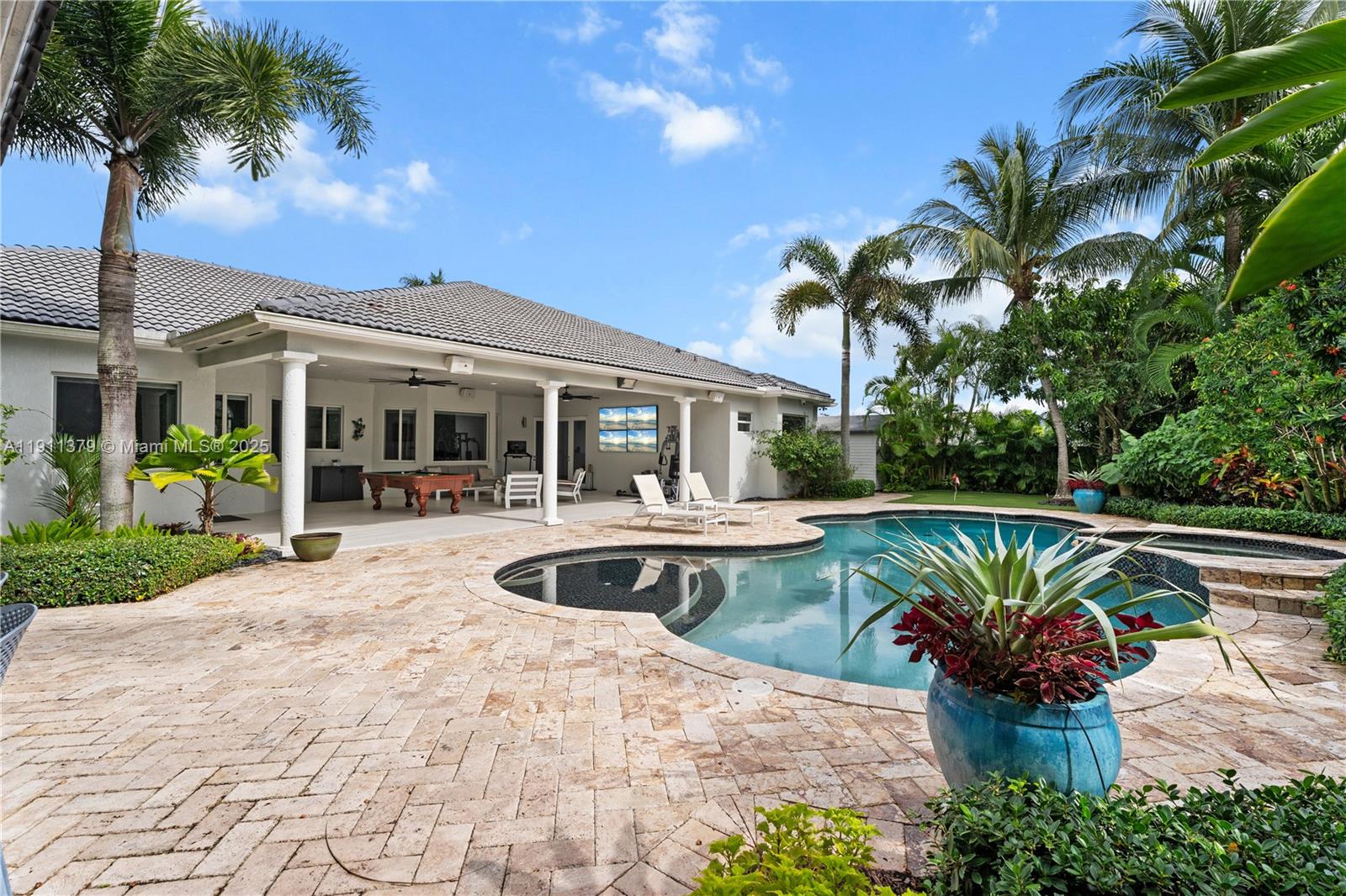 VALENCIA ACRES - Residential Lease