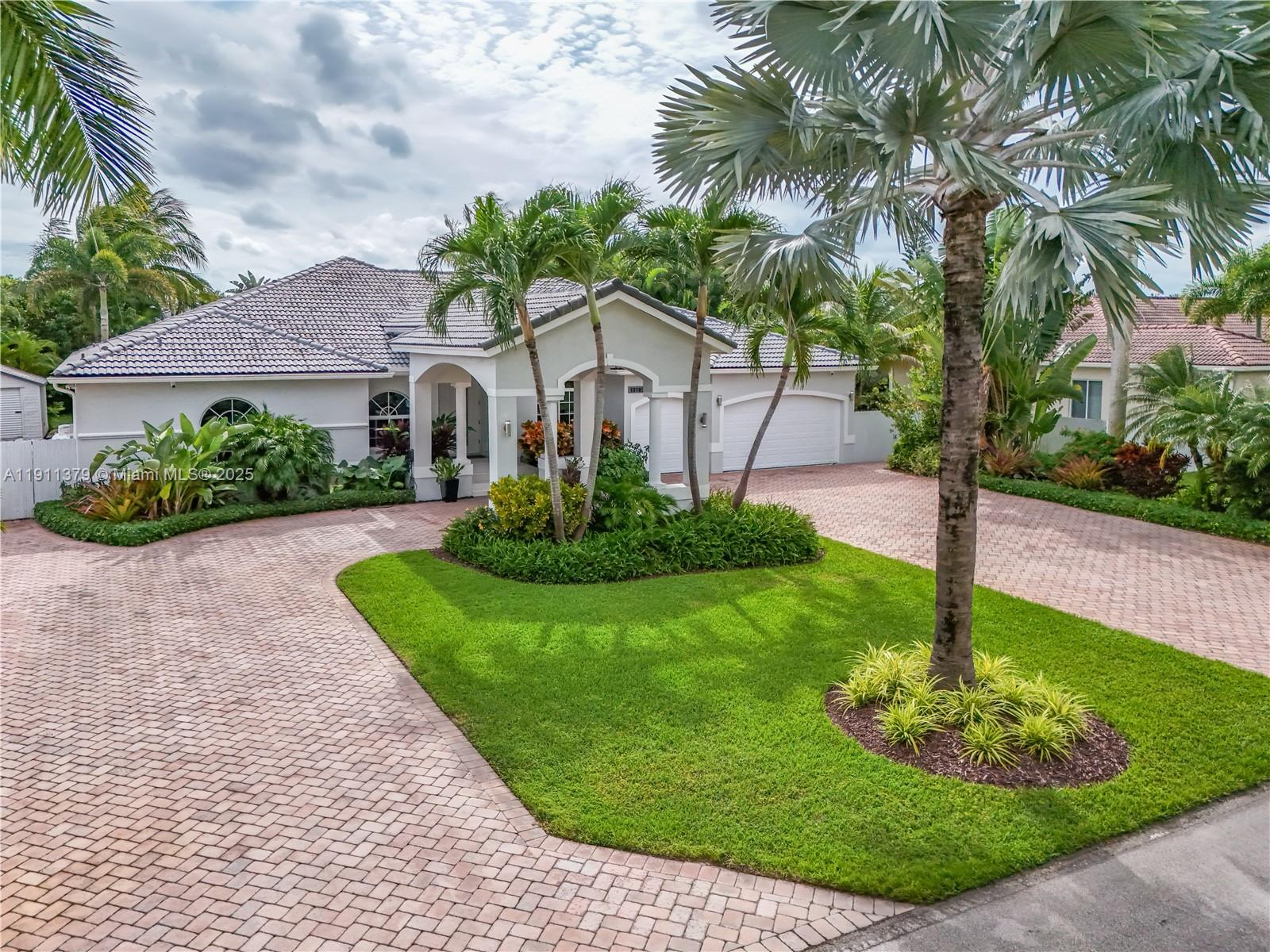 VALENCIA ACRES - Residential Lease