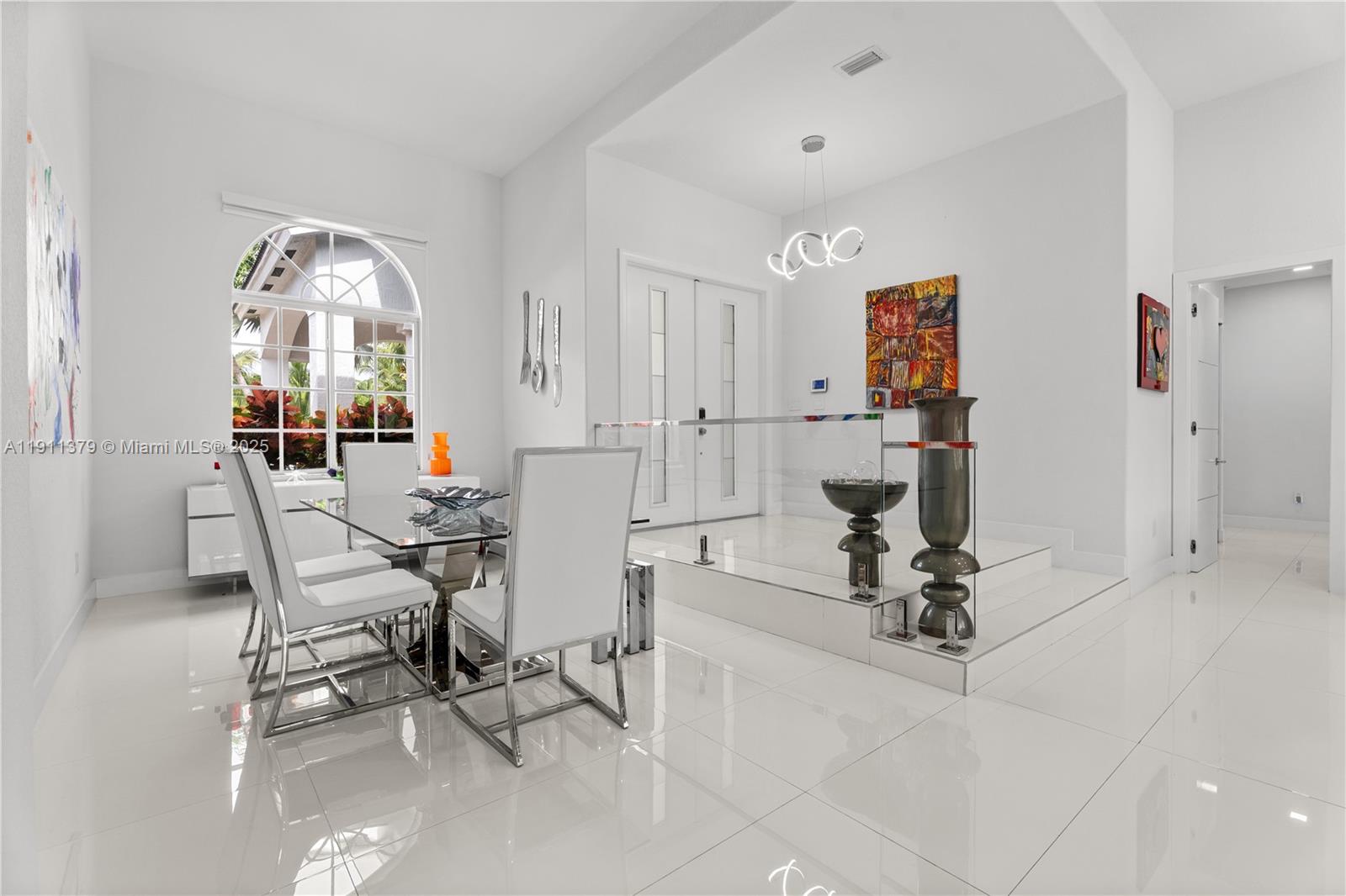 VALENCIA ACRES - Residential Lease