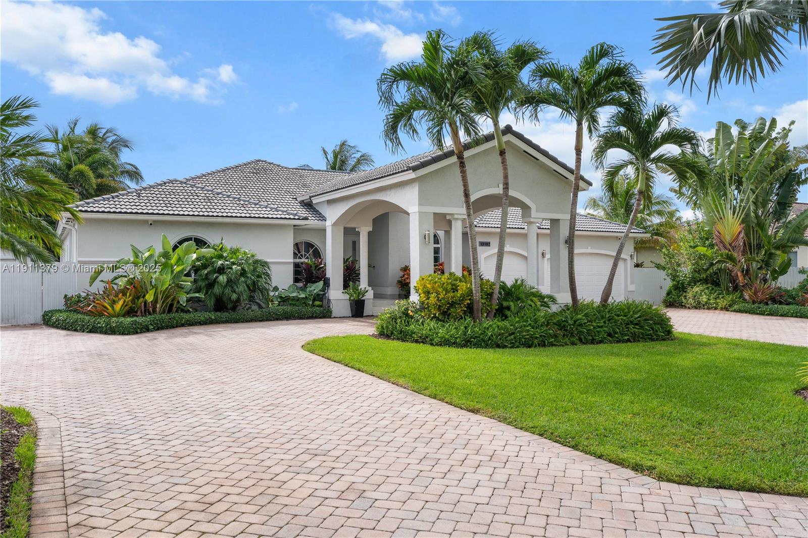 VALENCIA ACRES - Residential Lease