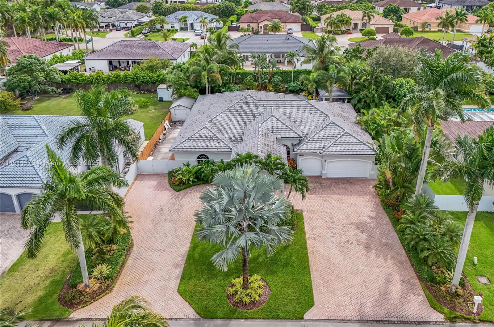 VALENCIA ACRES - Residential Lease