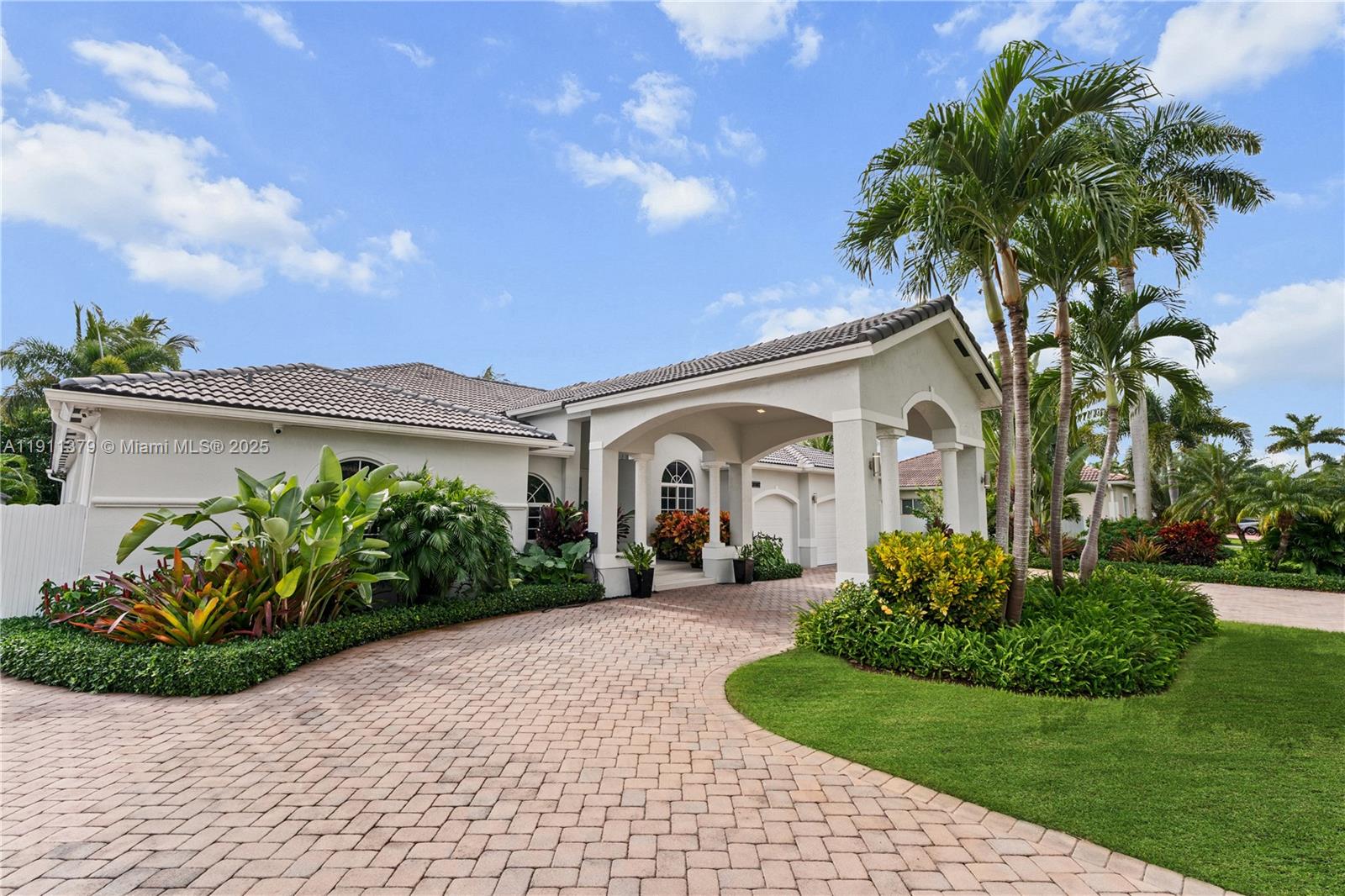 VALENCIA ACRES - Residential Lease