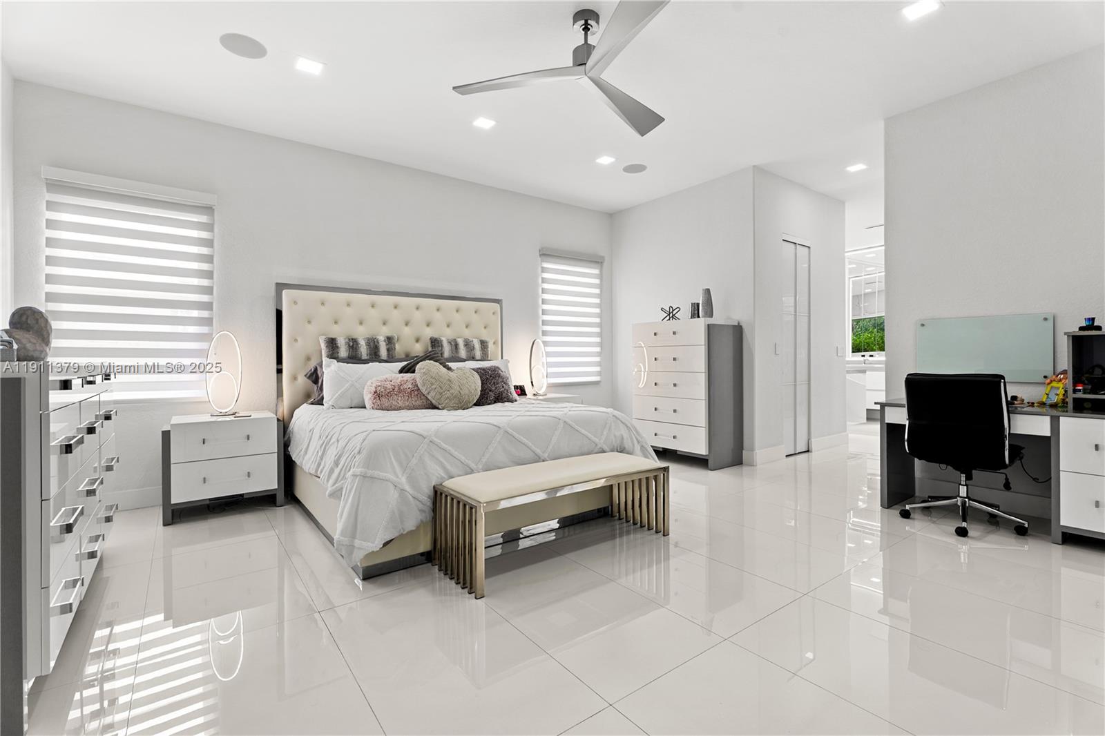 VALENCIA ACRES - Residential Lease