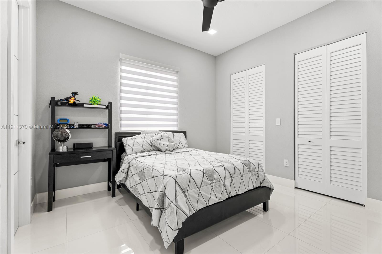 VALENCIA ACRES - Residential Lease