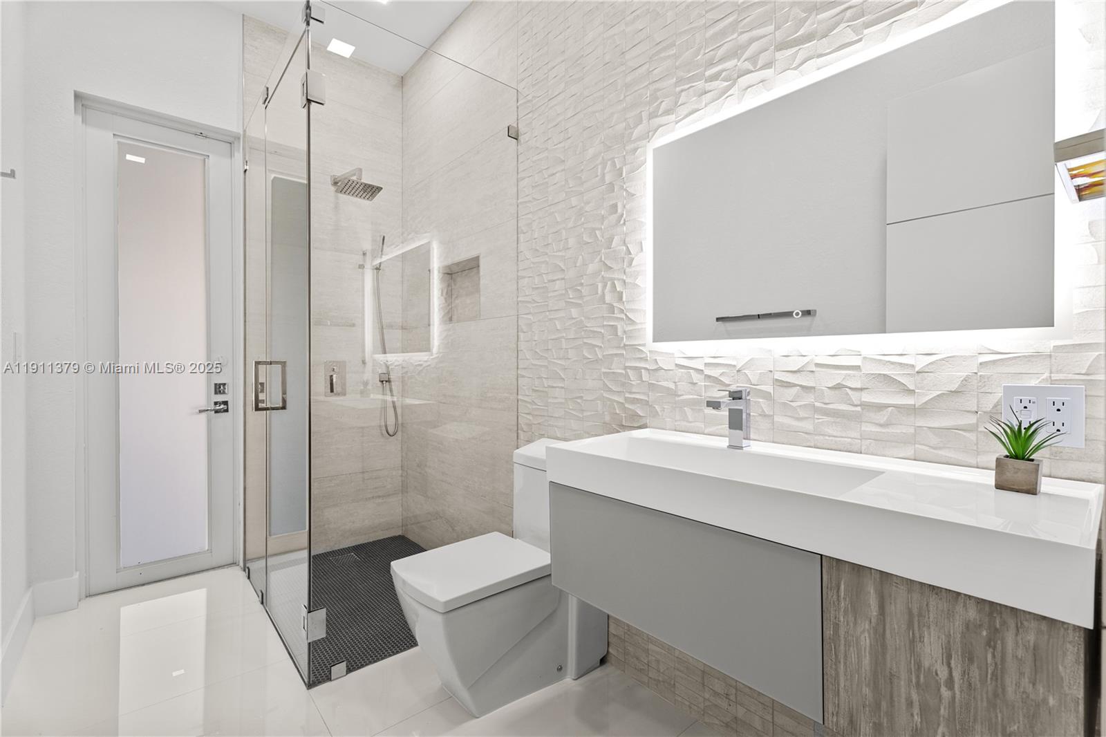 VALENCIA ACRES - Residential Lease