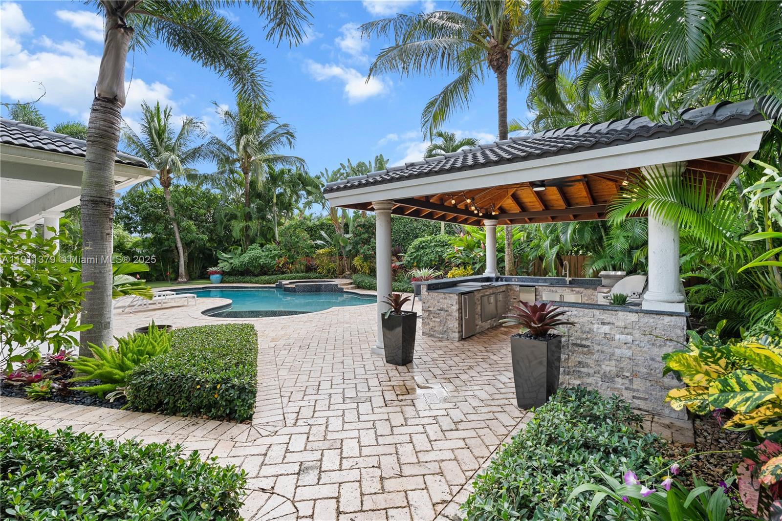 VALENCIA ACRES - Residential Lease