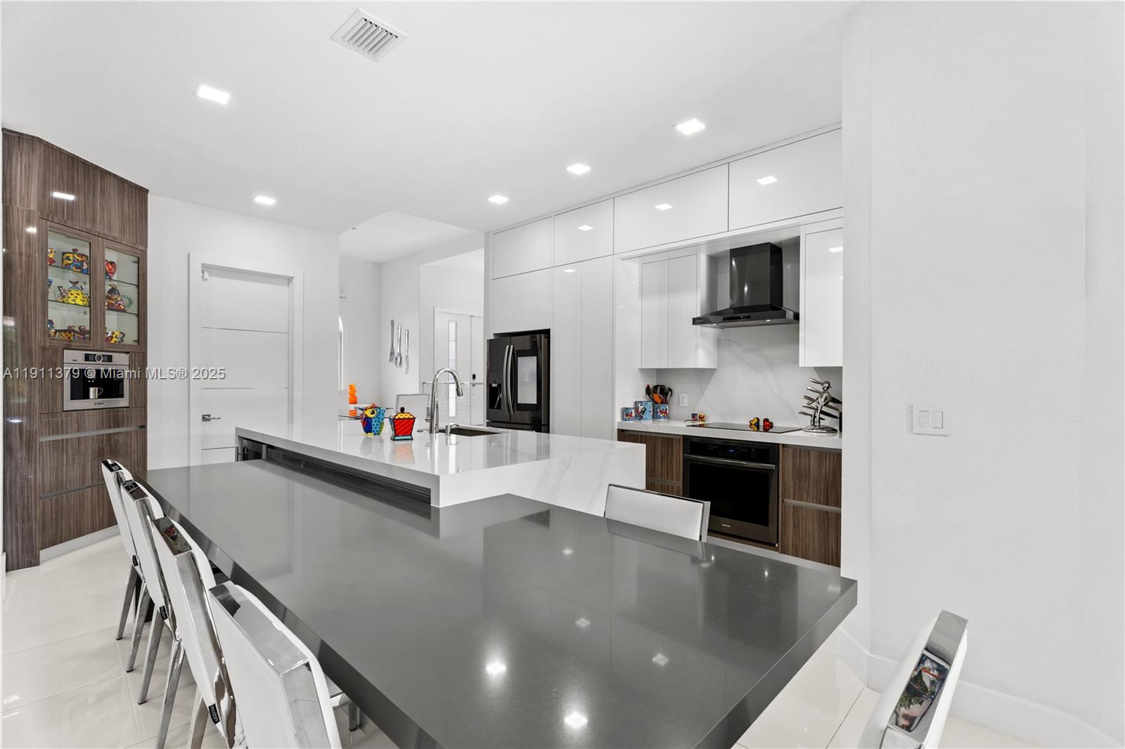 VALENCIA ACRES - Residential Lease