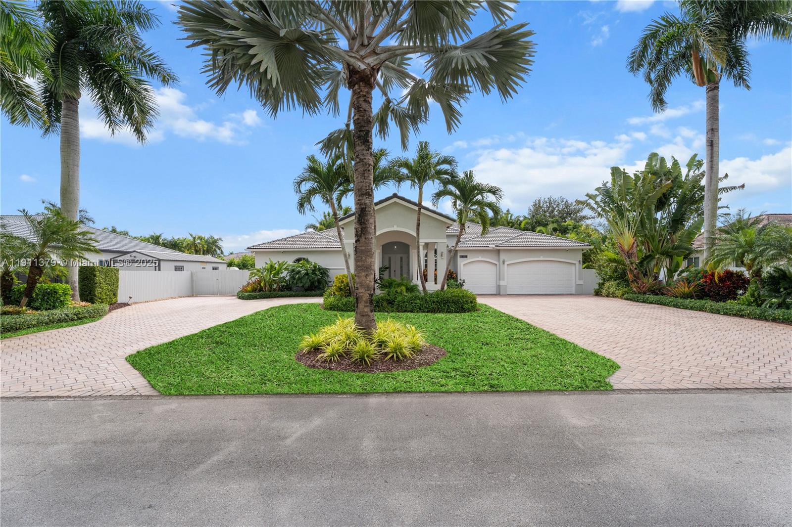 VALENCIA ACRES - Residential Lease