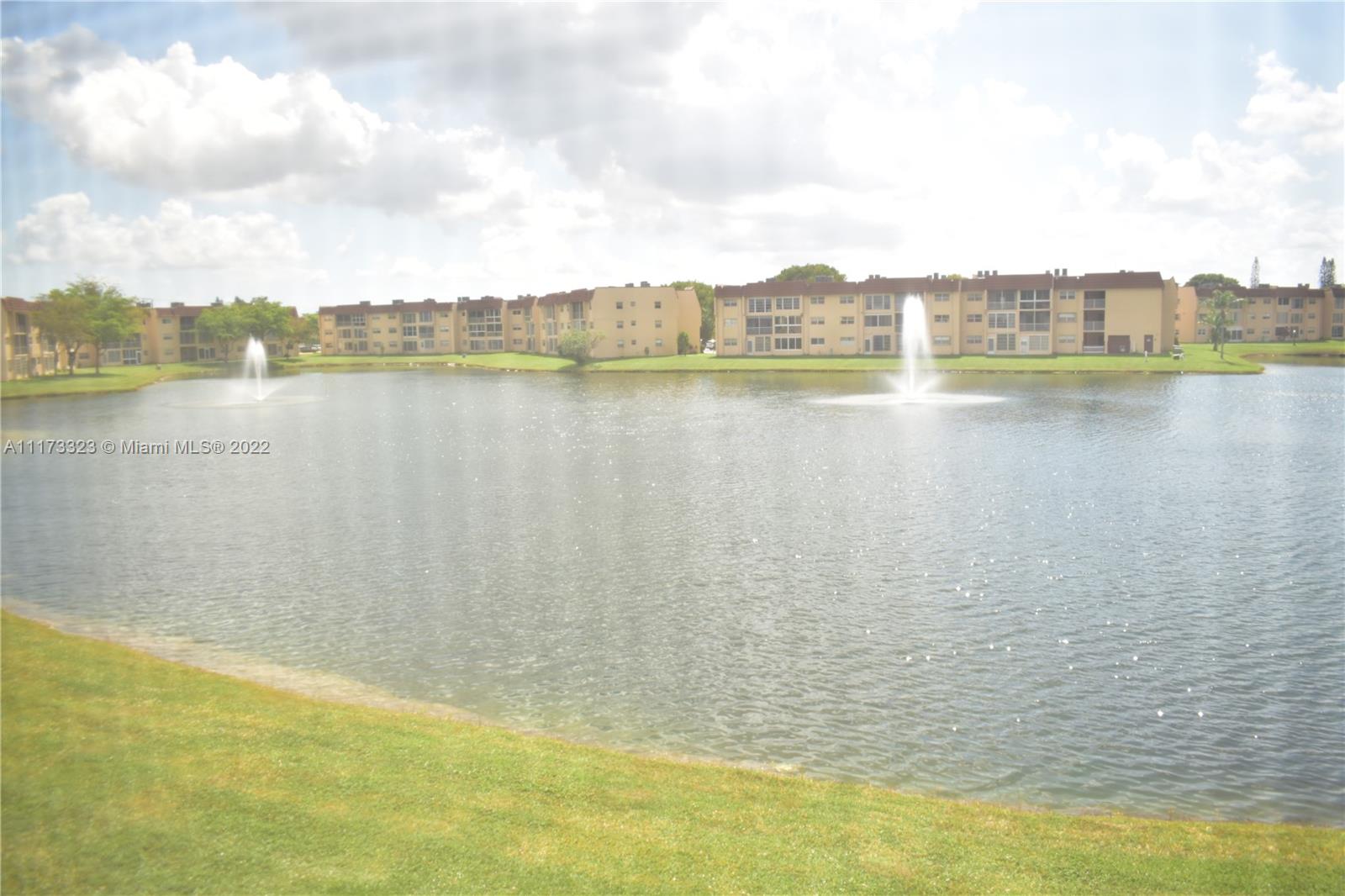 SUNRISE LAKES 81 CONDO - Residential