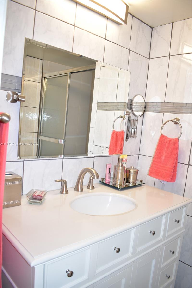 SUNRISE LAKES 81 CONDO - Residential