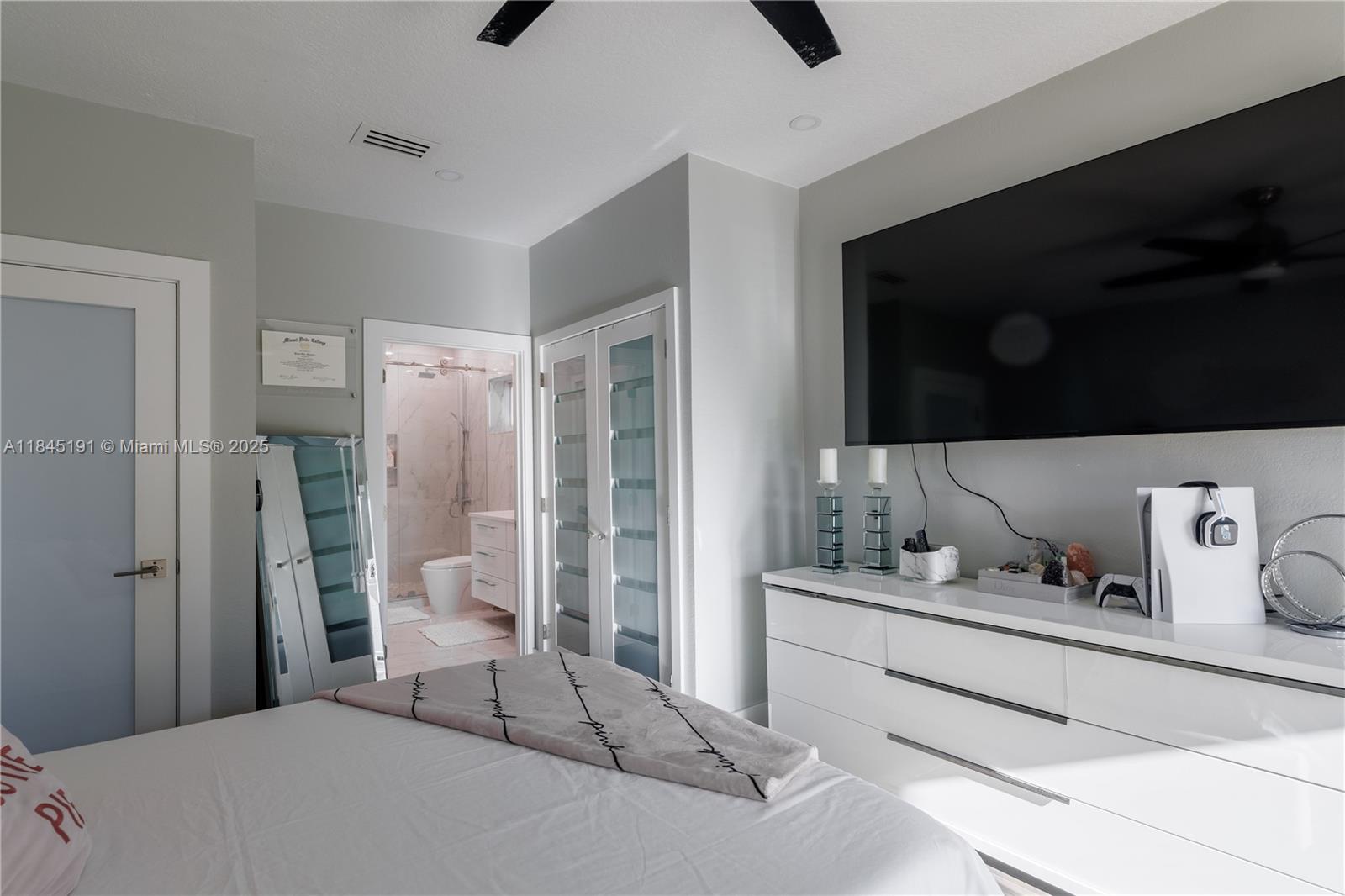 TWIN LAKE SHORES WEST - Residential