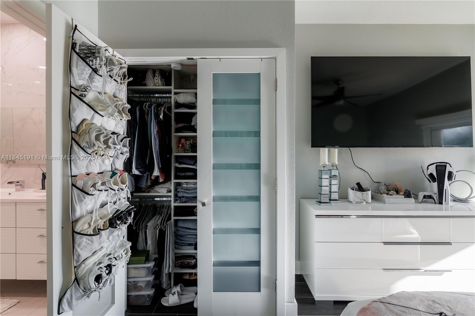 TWIN LAKE SHORES WEST - Residential