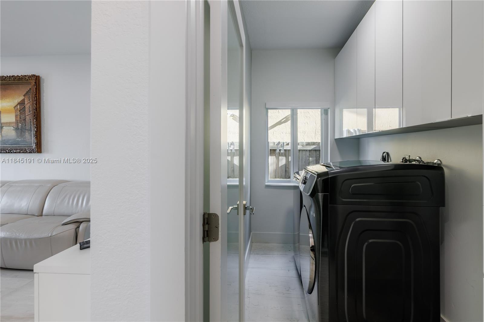 TWIN LAKE SHORES WEST - Residential