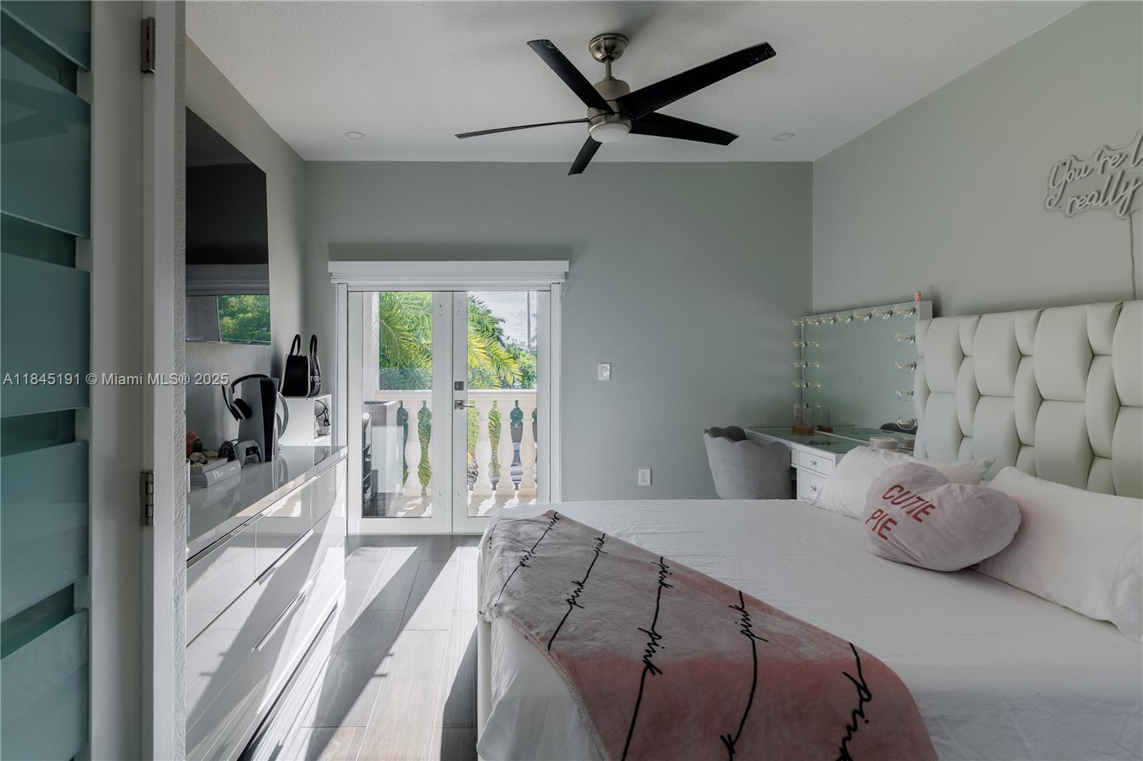 TWIN LAKE SHORES WEST - Residential