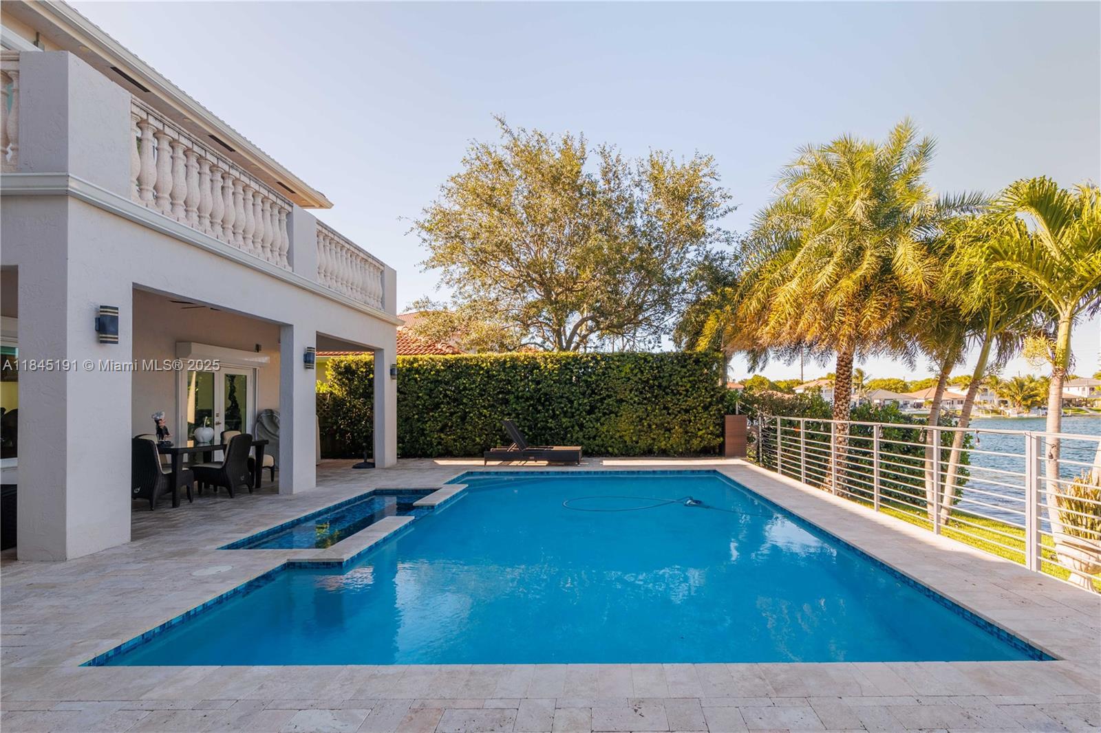 TWIN LAKE SHORES WEST - Residential