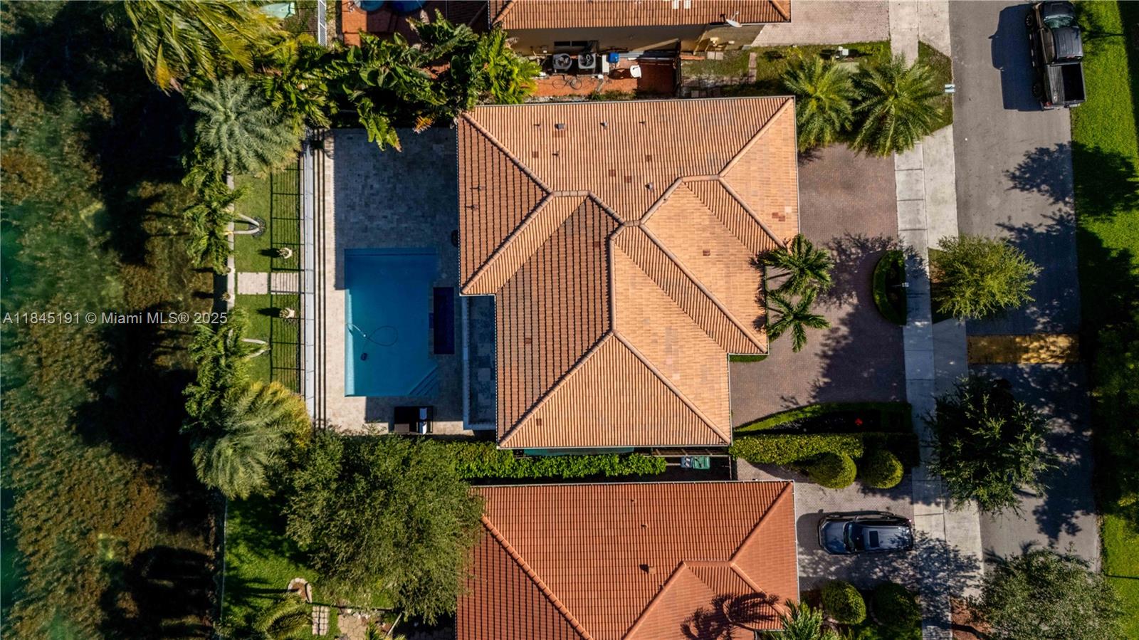 TWIN LAKE SHORES WEST - Residential