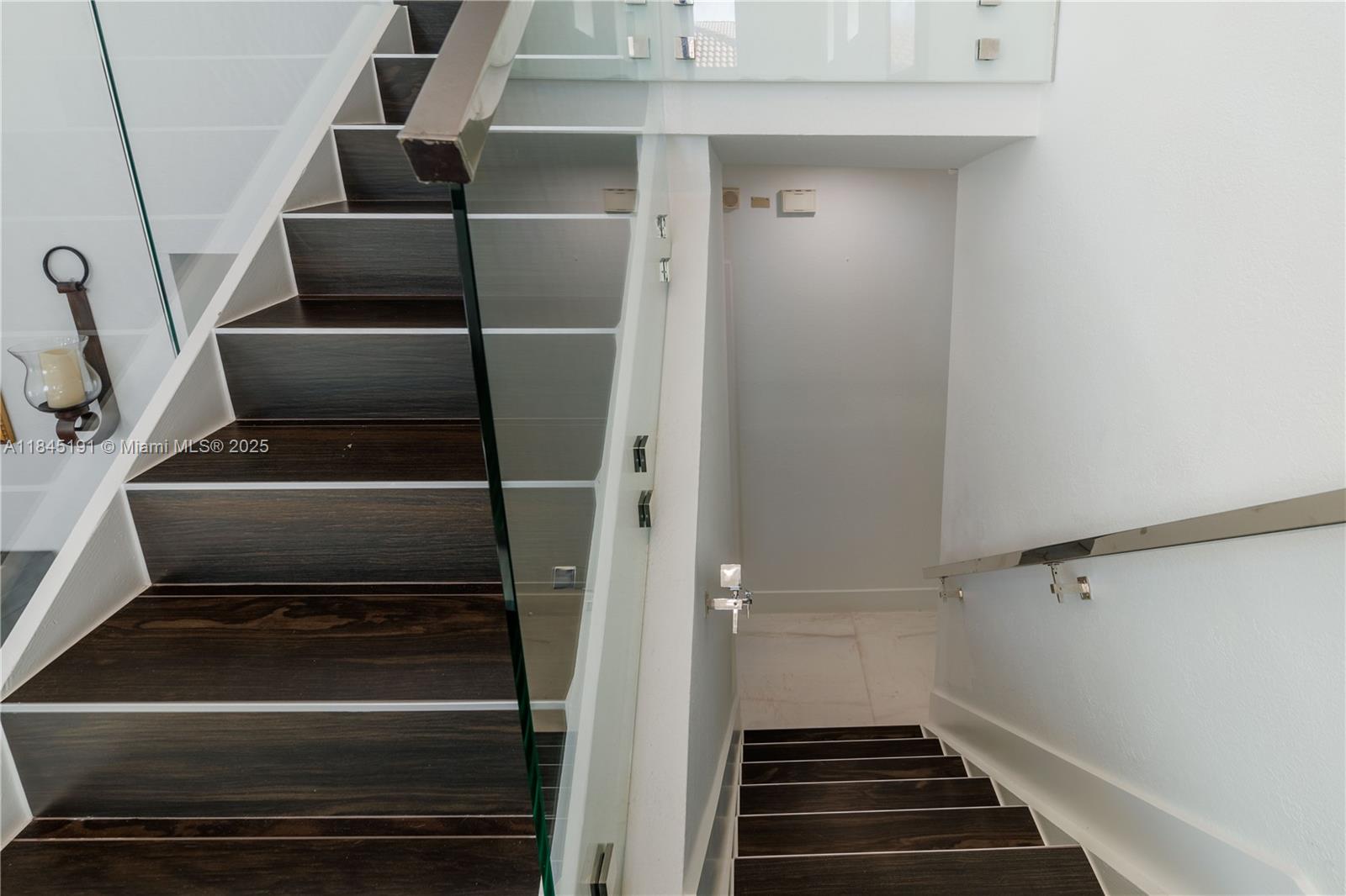 TWIN LAKE SHORES WEST - Residential