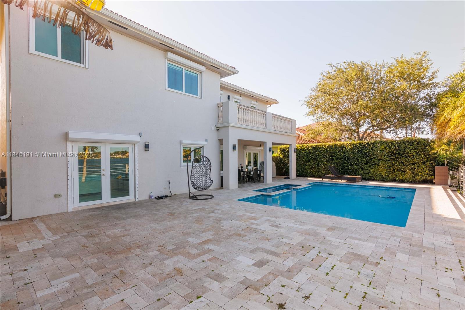 TWIN LAKE SHORES WEST - Residential