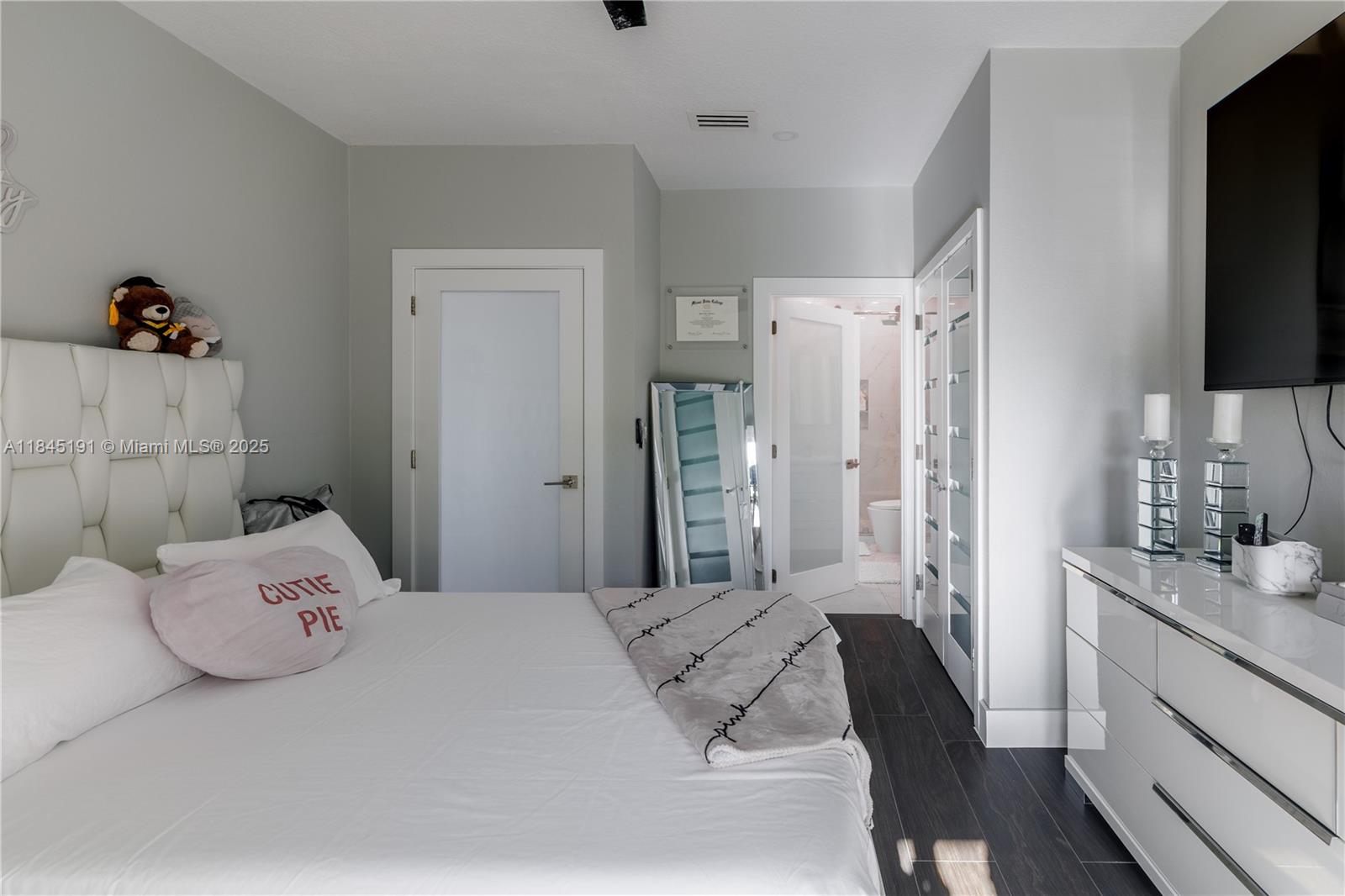 TWIN LAKE SHORES WEST - Residential