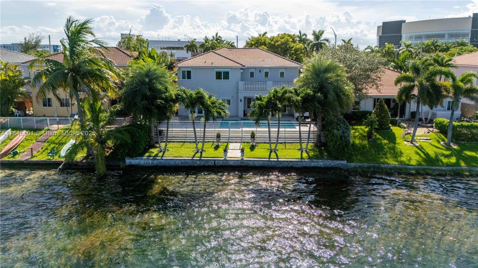 TWIN LAKE SHORES WEST - Residential