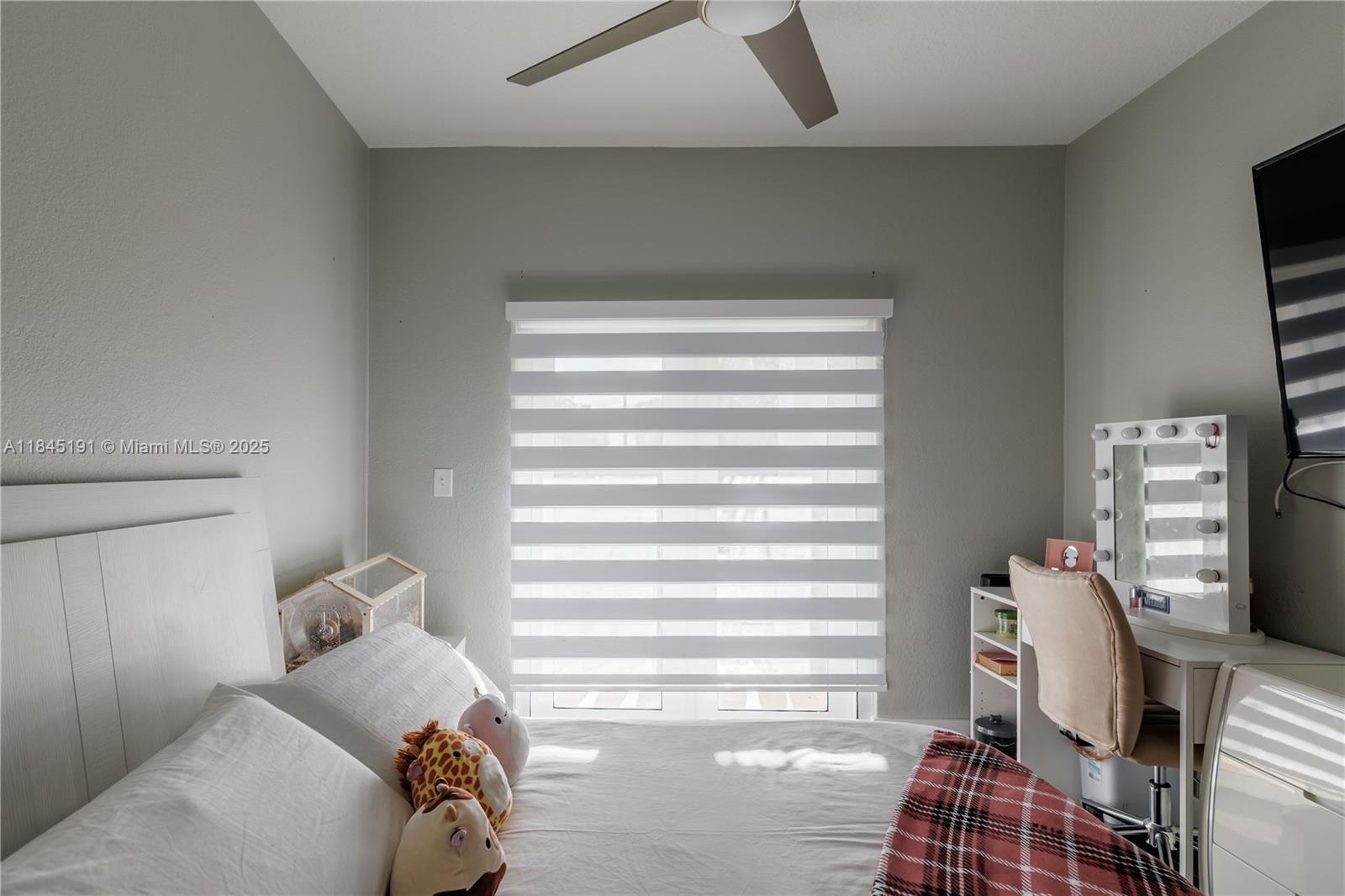 TWIN LAKE SHORES WEST - Residential