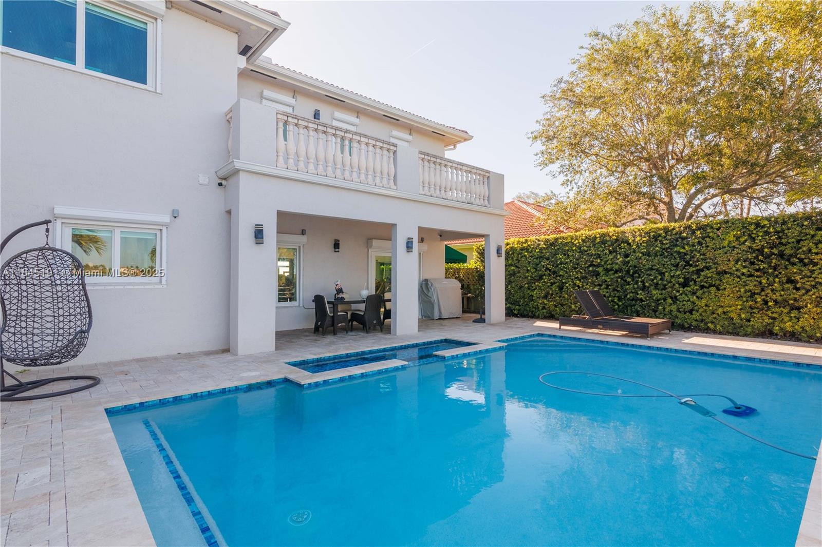 TWIN LAKE SHORES WEST - Residential