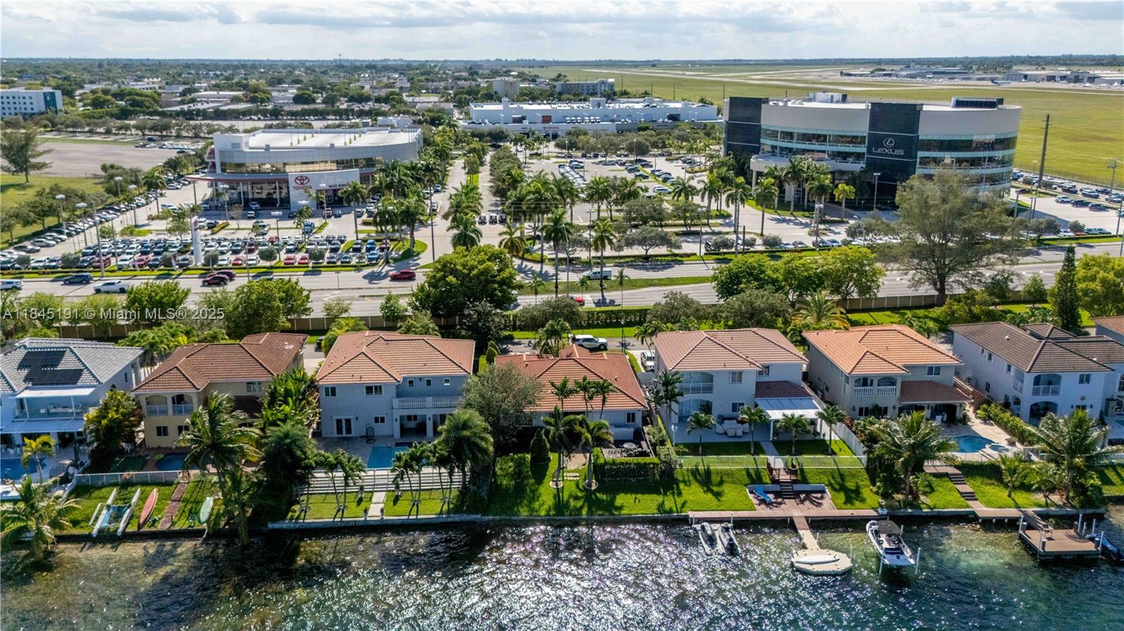 TWIN LAKE SHORES WEST - Residential