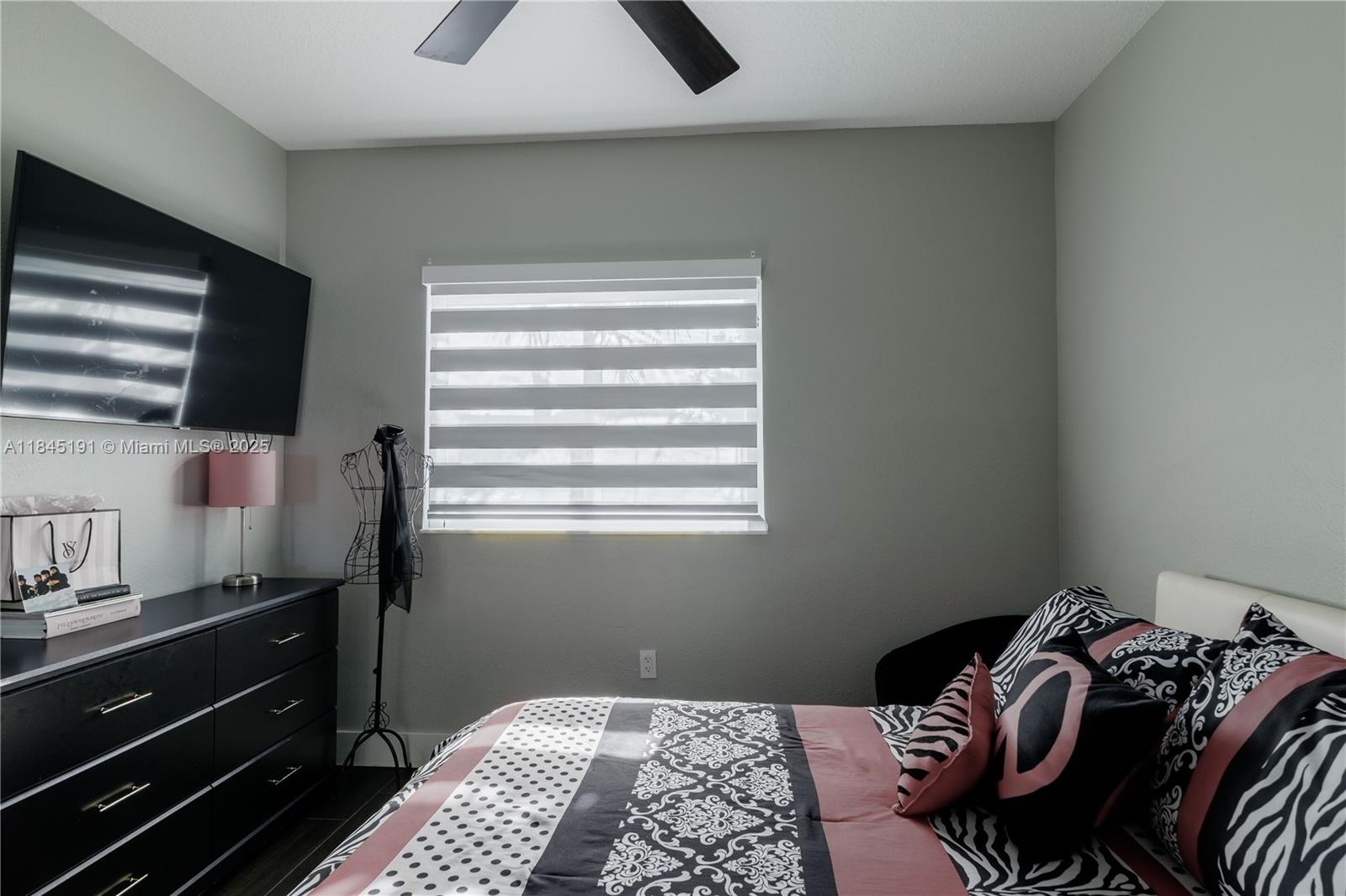 TWIN LAKE SHORES WEST - Residential