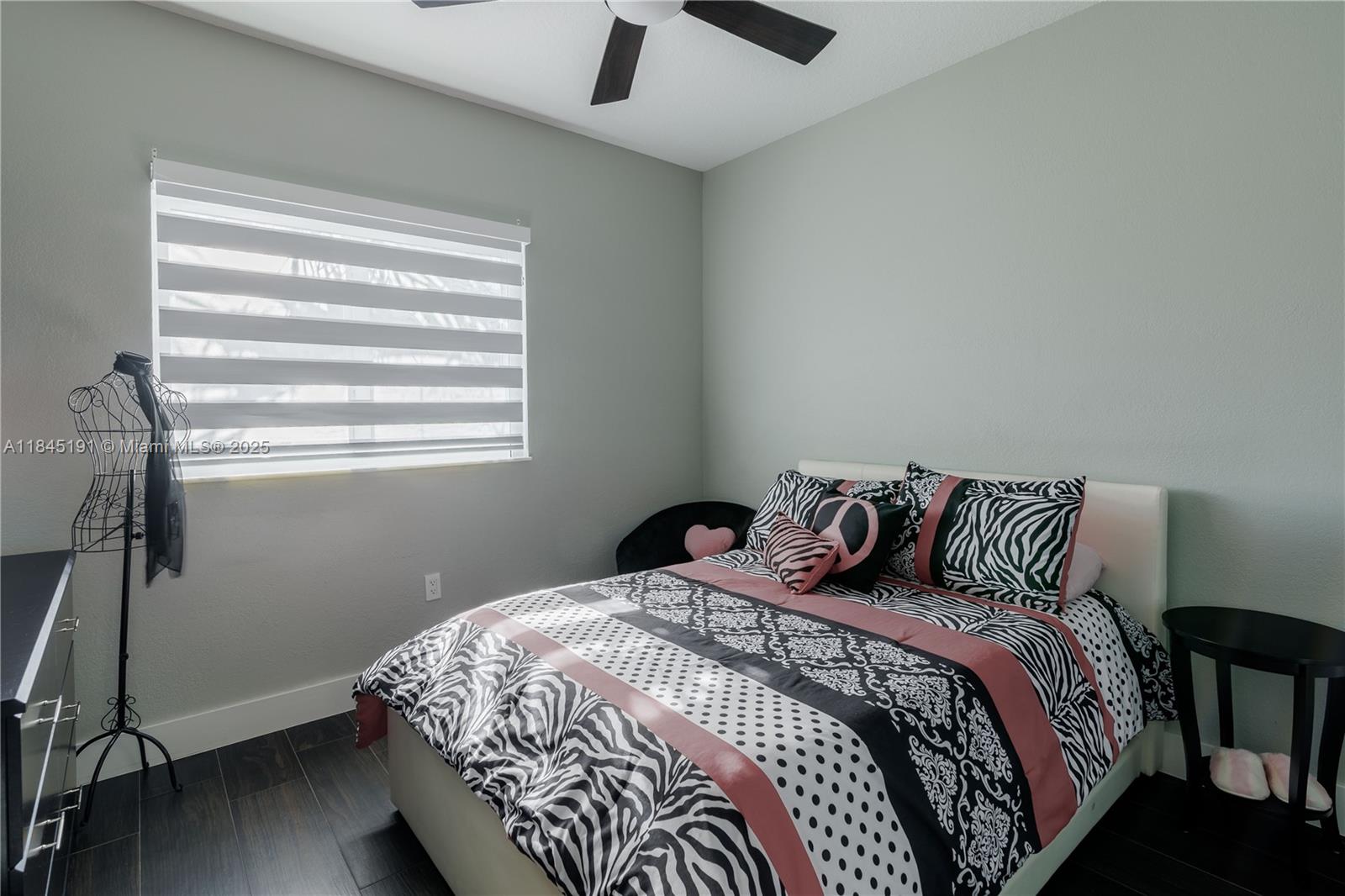 TWIN LAKE SHORES WEST - Residential