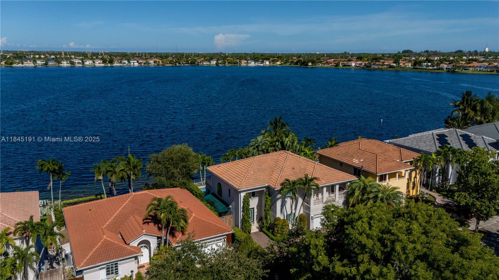 TWIN LAKE SHORES WEST - Residential