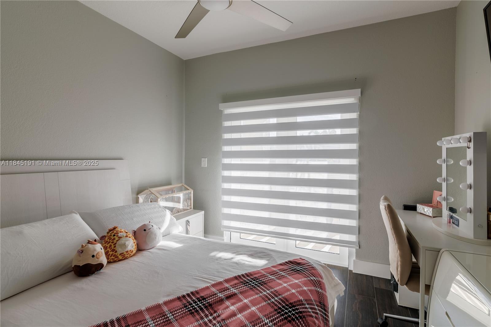 TWIN LAKE SHORES WEST - Residential