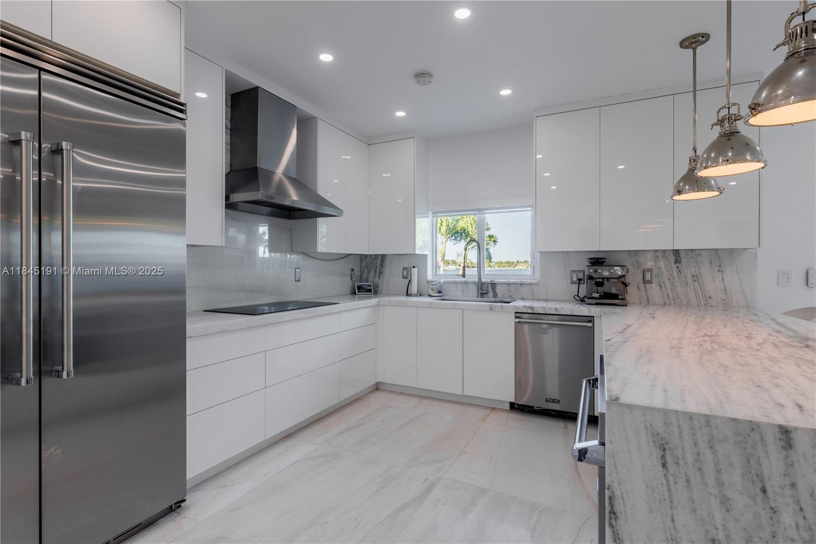 TWIN LAKE SHORES WEST - Residential