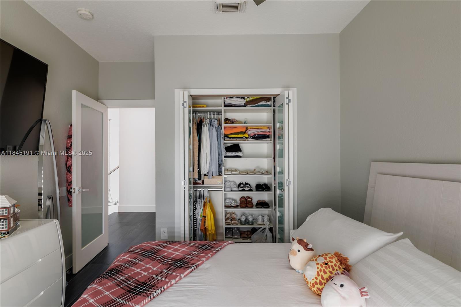 TWIN LAKE SHORES WEST - Residential