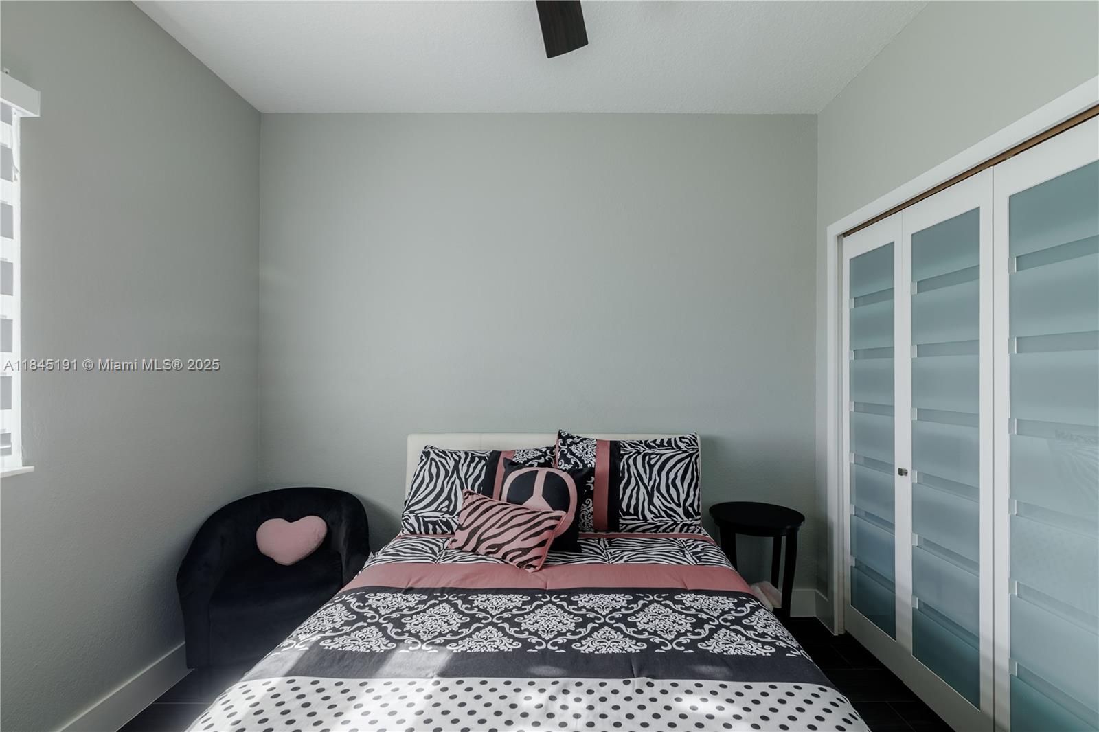 TWIN LAKE SHORES WEST - Residential