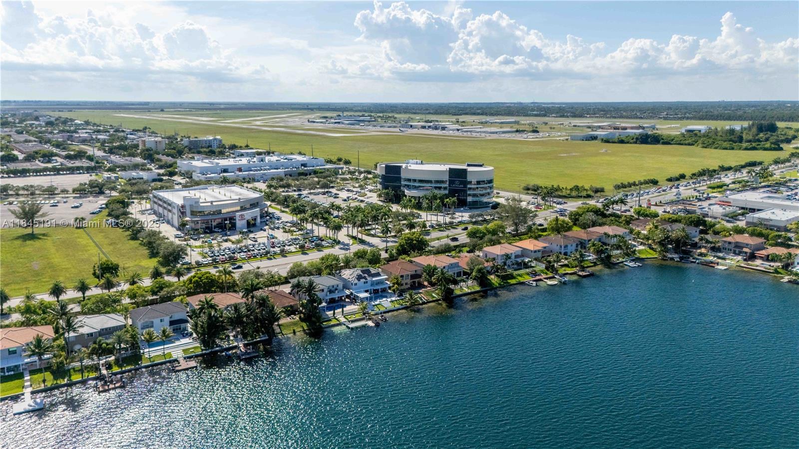 TWIN LAKE SHORES WEST - Residential