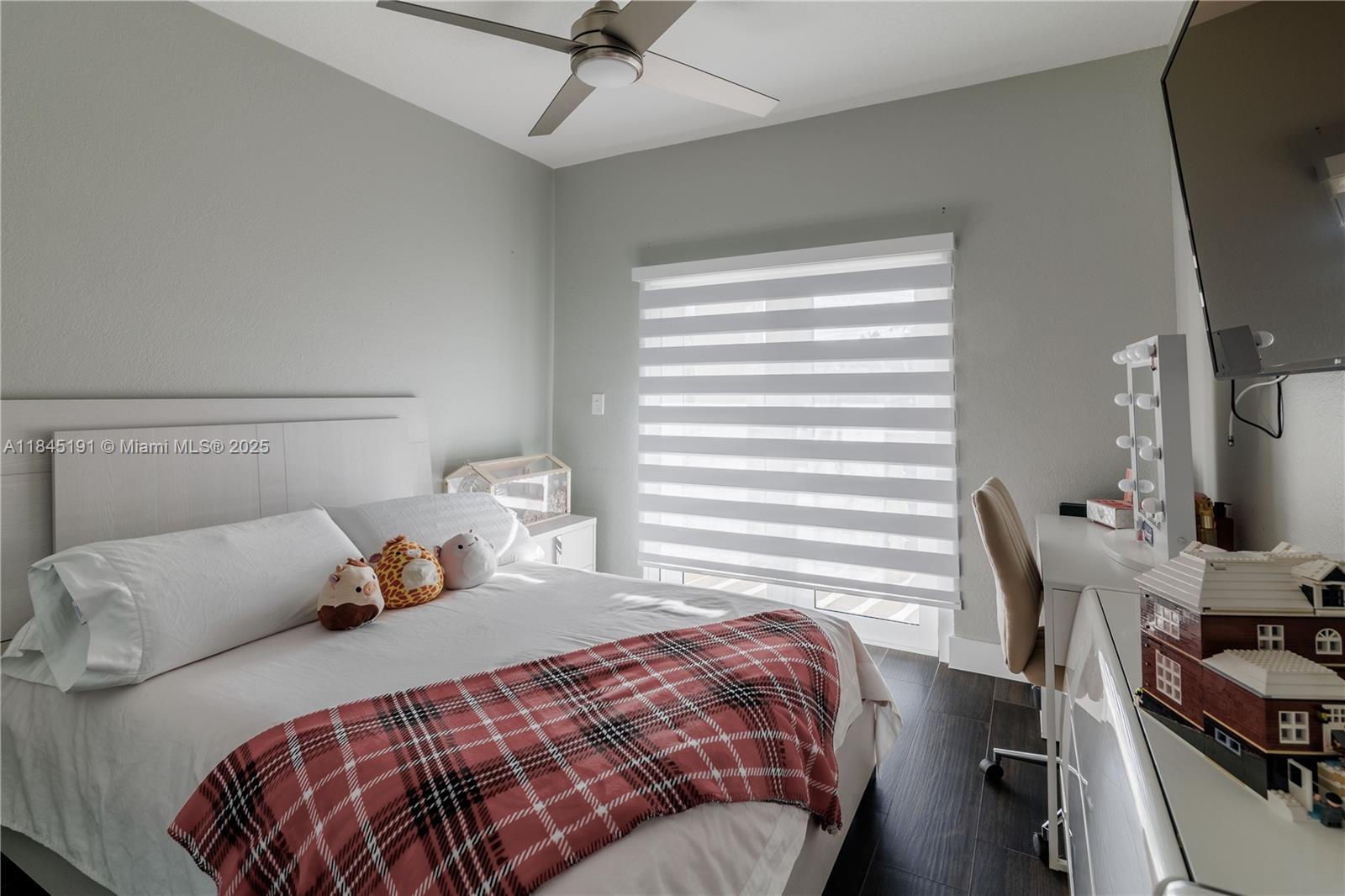 TWIN LAKE SHORES WEST - Residential