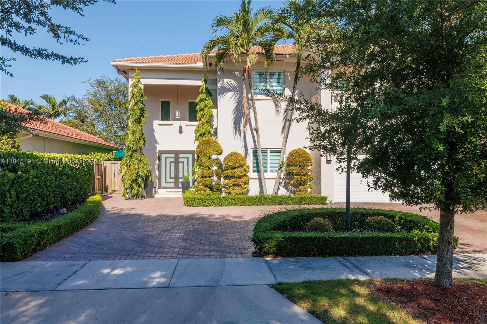 TWIN LAKE SHORES WEST - Residential