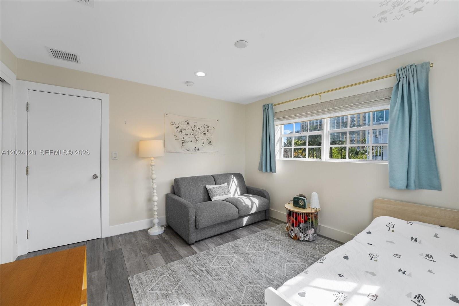 BLUE PELICAN CONDO - Residential