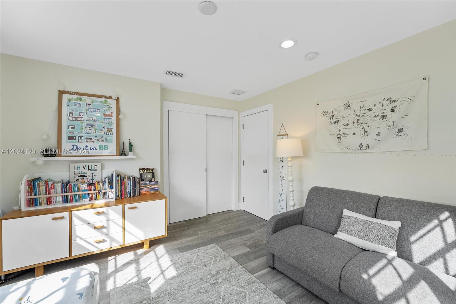 BLUE PELICAN CONDO - Residential