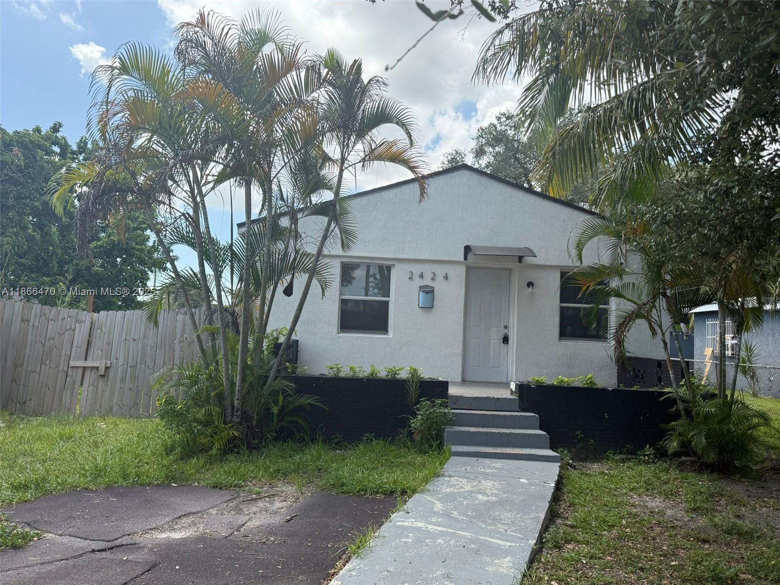 Beautifully renovated single-family home with 3 bedrooms and 2 bathroom. This move-in ready property has been fully updated and will include stainless steel appliances installed. A perfect blend of comfort and modern living.