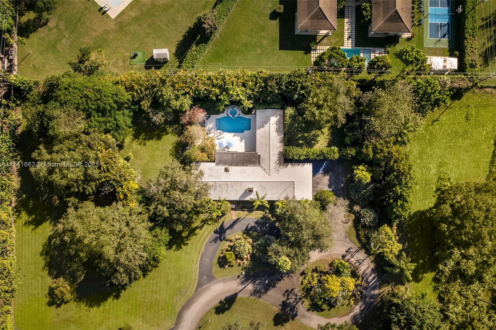 ROYAL PALM MANOR - Residential