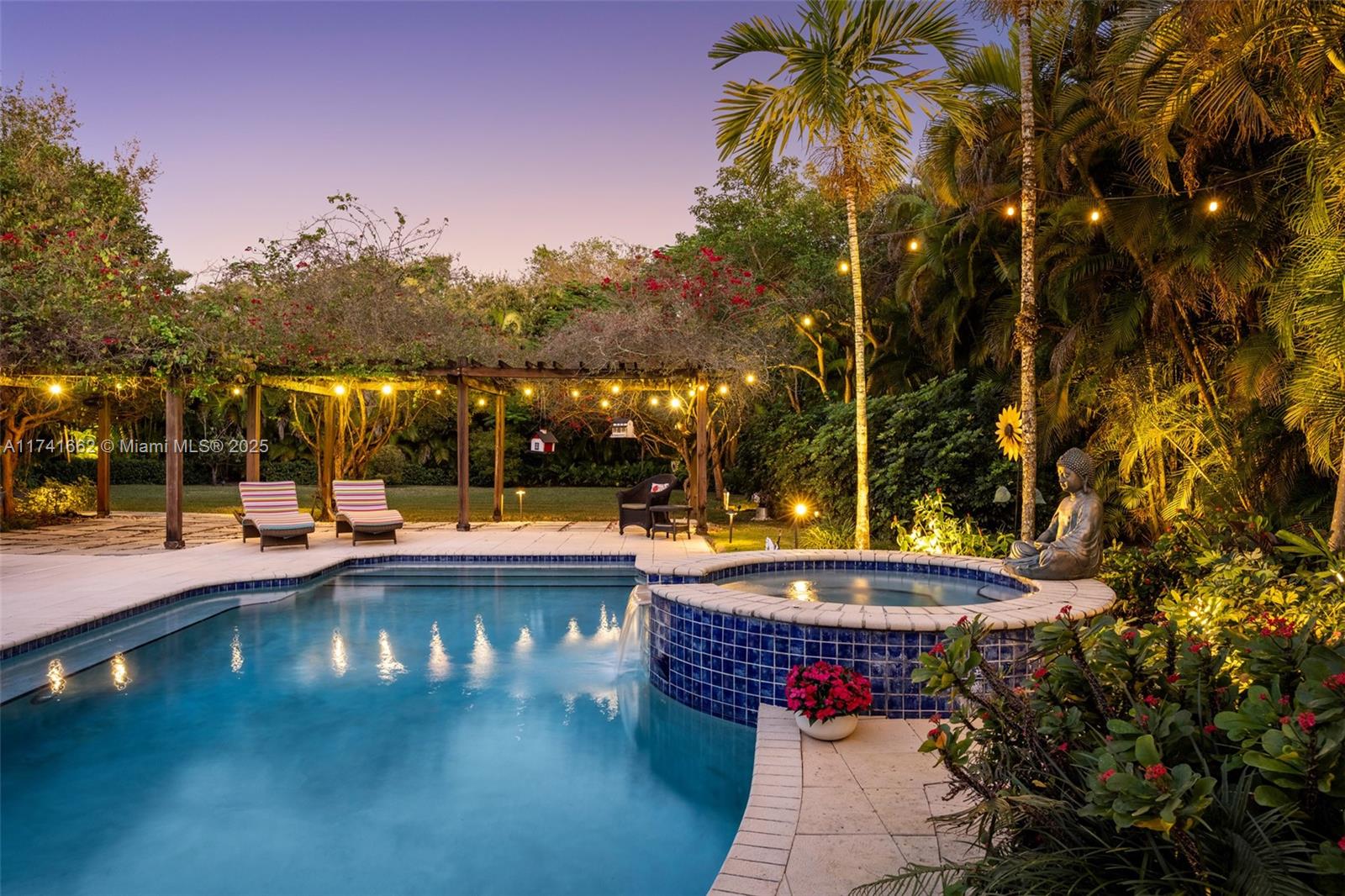 ROYAL PALM MANOR - Residential