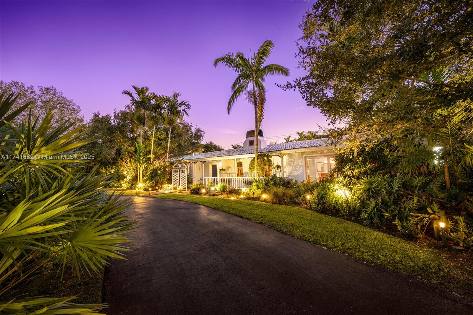 ROYAL PALM MANOR - Residential