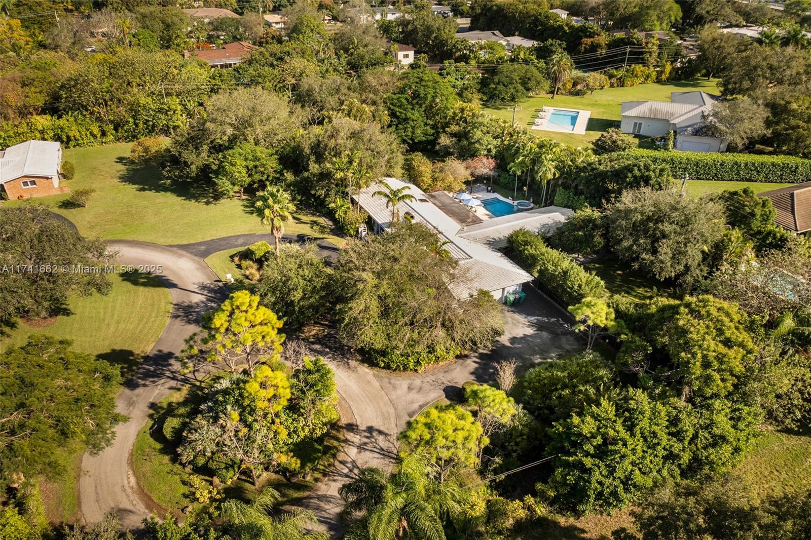 ROYAL PALM MANOR - Residential